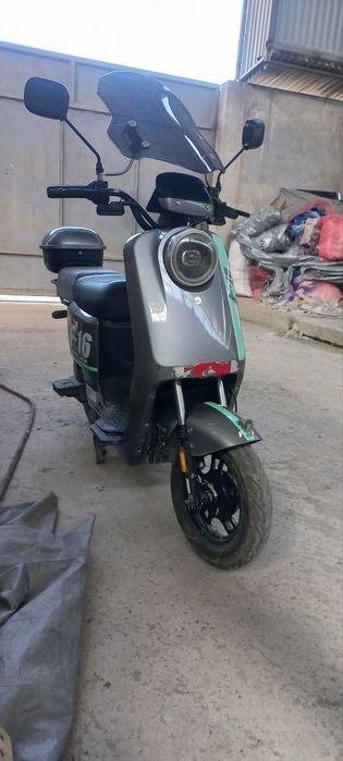 Srochna sotiladi skuter holati alo darajada asrab avaylab yurgan tezda