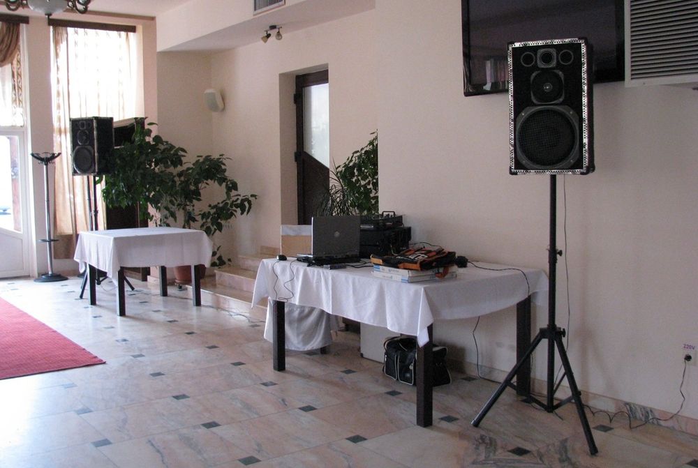 Kit Sonorizare - (2Boxe, laptop, placa sunet, amplificare)
