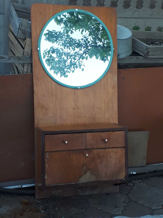 Продам тумбочки с зеркалом