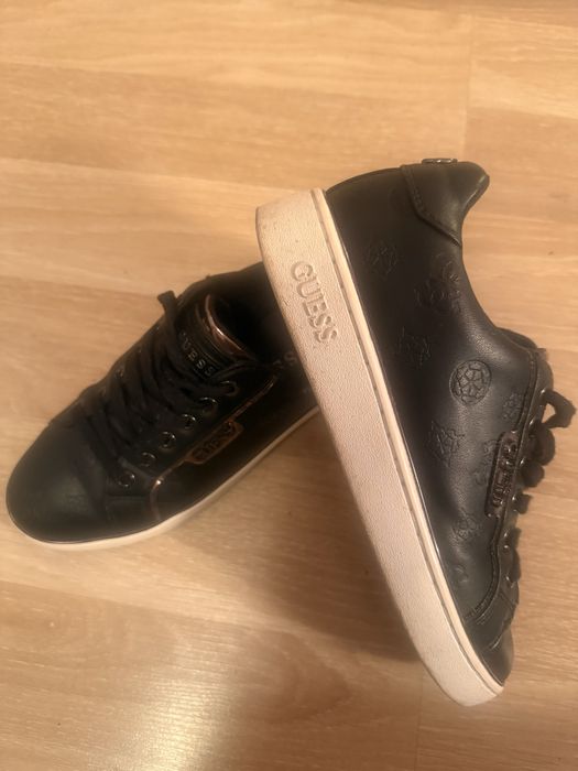 Дамски кецове Guess !