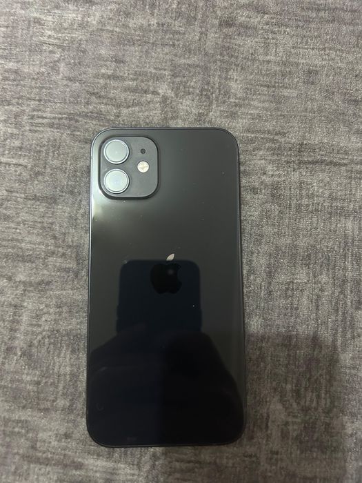 iPhone 12 в хорошем состоянии