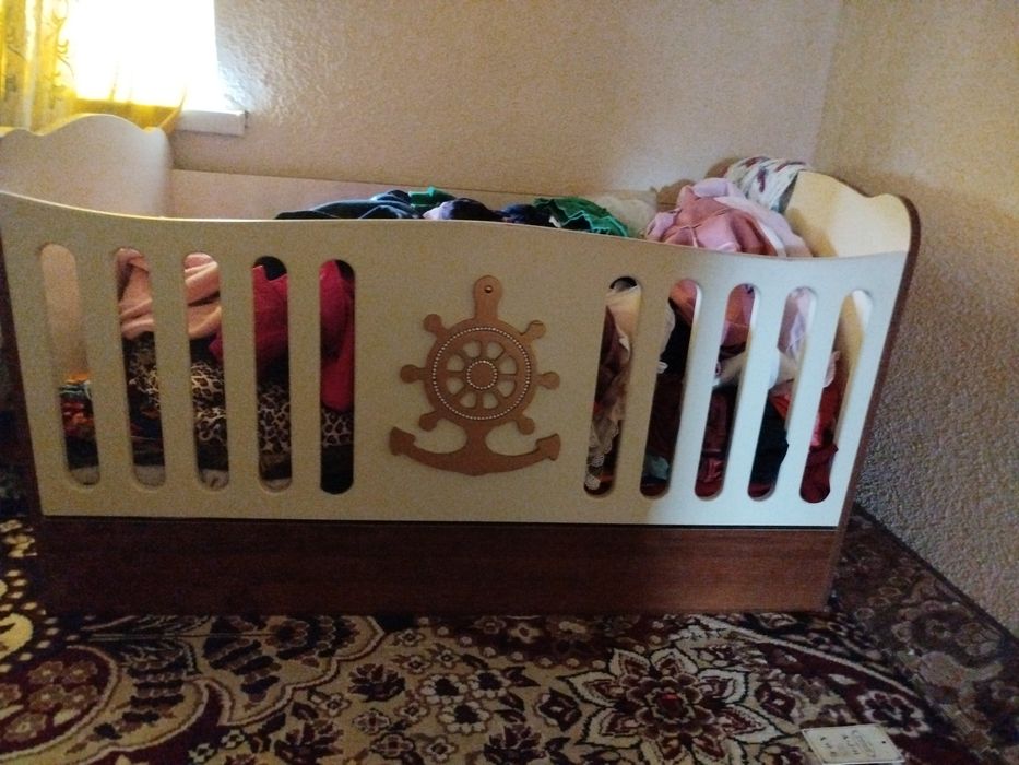 Karavatchasi bilan Shkafchasi bor yaxshi holda