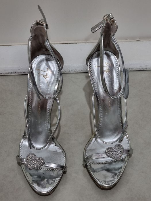 Vand sandale cu toc  marca ZANOTTI originali