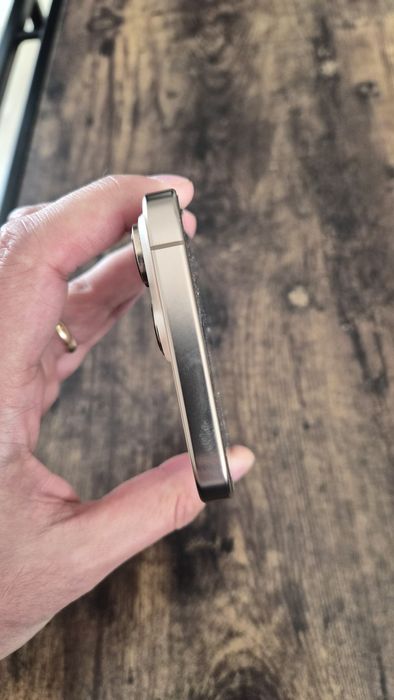 Vand iPhone 16 Pro Max 256 gb - auriu