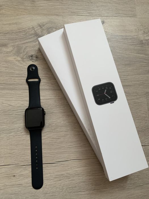 Apple Watch SE 44 мм