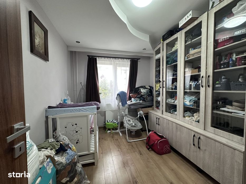 Apartament cu 4 camere, renovat complet