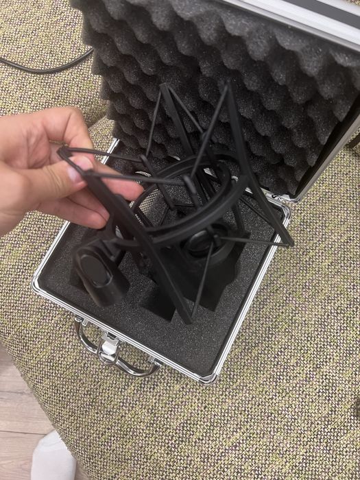 Продам микрофон AKG P220