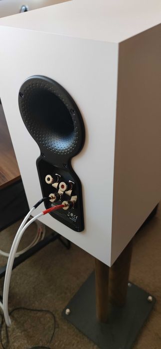 Bowers & Wilkins 606 + Подарък QED кабели