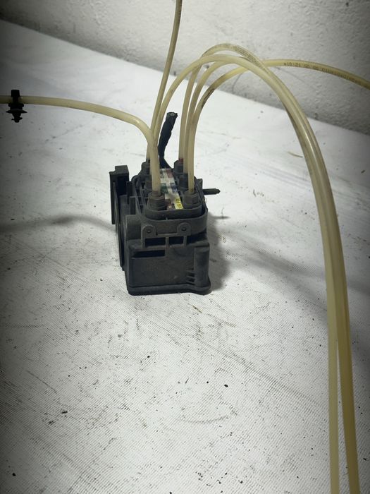 Клапана пневмо подвески Mercedes w221