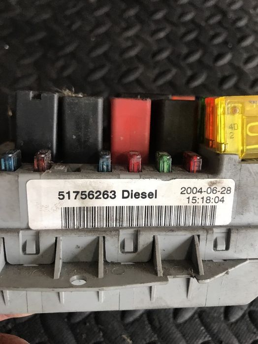 Кутия с предпазители за Fiat Doblo 1.9 JTD (2002-2009) 51756263