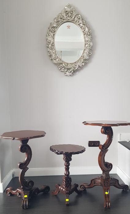 Măsuță veche Art Nouveau din lemn masiv sculptat