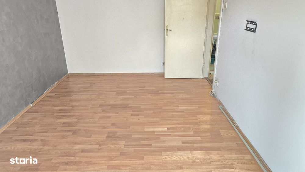 Vand apartament 4 camere Deva,  Decebal (Cuza Voda, Catedrala), et. 2,