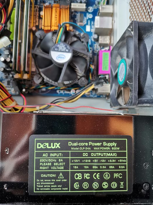 Unitate PC, mouse, tastatura