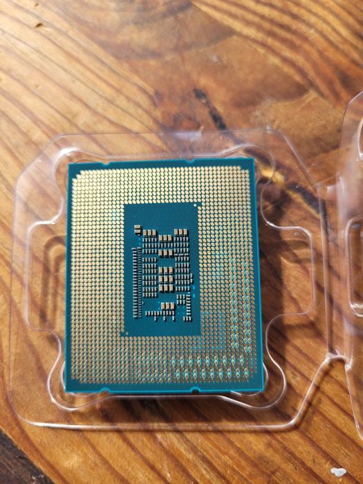 Procesor intel i3 12100F , cooler stock inclus