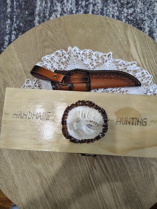 Cuțit lucrat manual