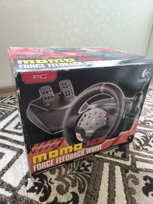 Игровой руль Logitech MOMO Racing