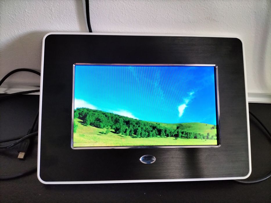 Ramă foto digitală nouă