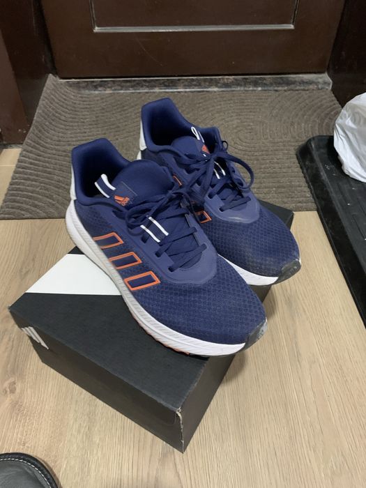 Маратонки Adidas 44