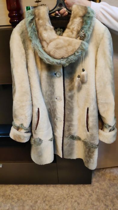 Продам женскую шубу