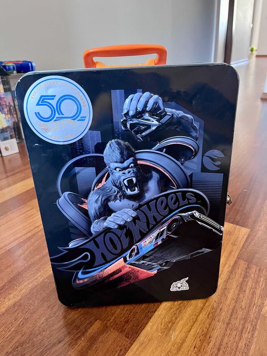 Colectie masinute Hot Wheels si cutie depozitare - 50 de modele