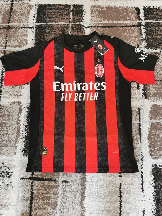 Футболен екип на AC Milan. Сезон 25/26. Размер М