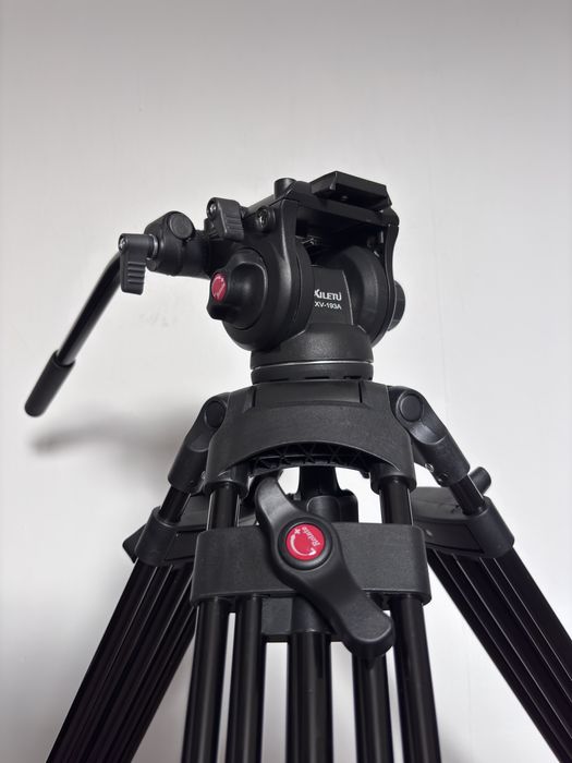 Продам новый профессиональный штатив