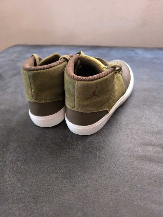 Sneakers Jordan Series Mid