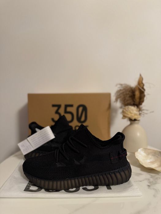Yeezy Boost 350 Full Black