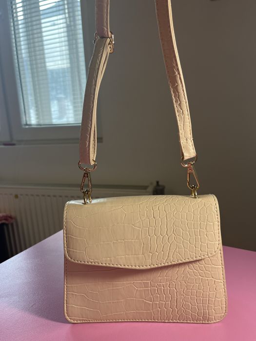 Бежова чанта от еко кожа