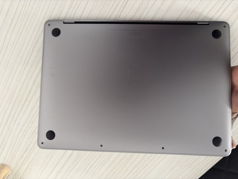 MacBook 13 Pro - i5, 8gb RAM, 256 GB SSD