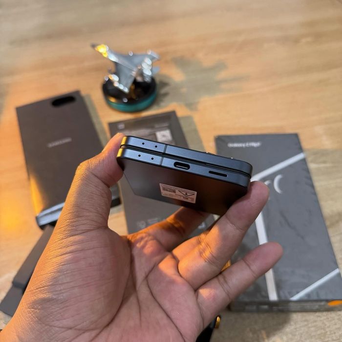 Samsung Z Flip 7  12/256gb Jet Black