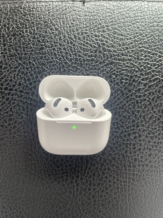 AirPods 4     2024