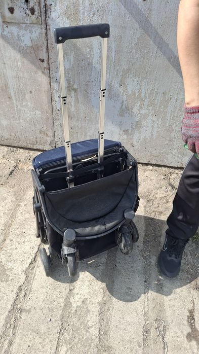 Продам компактную коляску