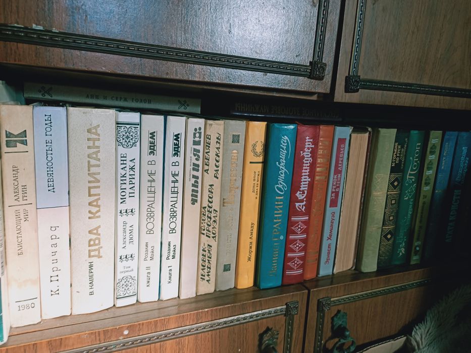 Продам книги. Очень много разных.