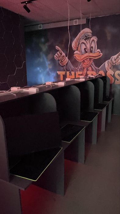 Продается компьютерный игровой стол на 10 мест