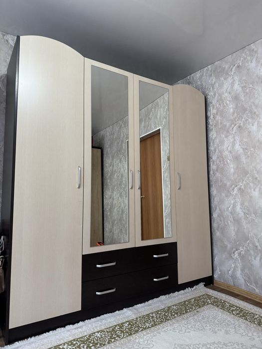 Продается шкаф, туалетный столик