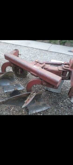 Vând  s-au  schimb cu camioneta Tractor fiat 415 cu plug  functonabil