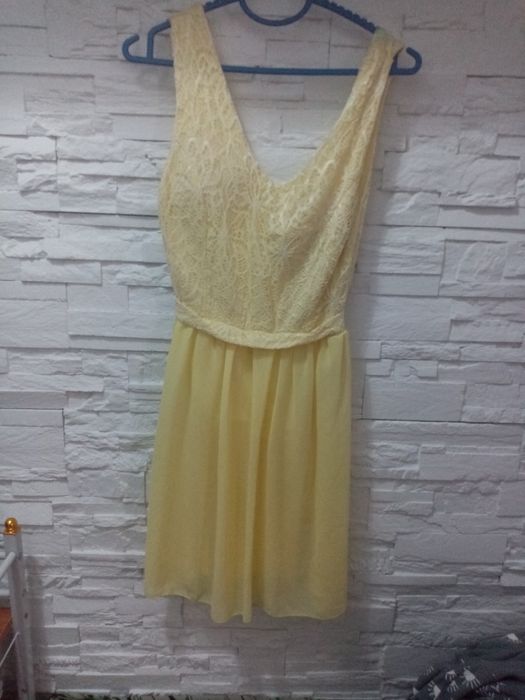 Къси рокли носени броени пъти