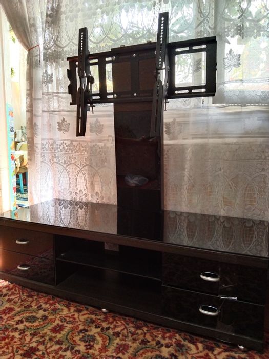 Тумба под телевизор состояние отличное