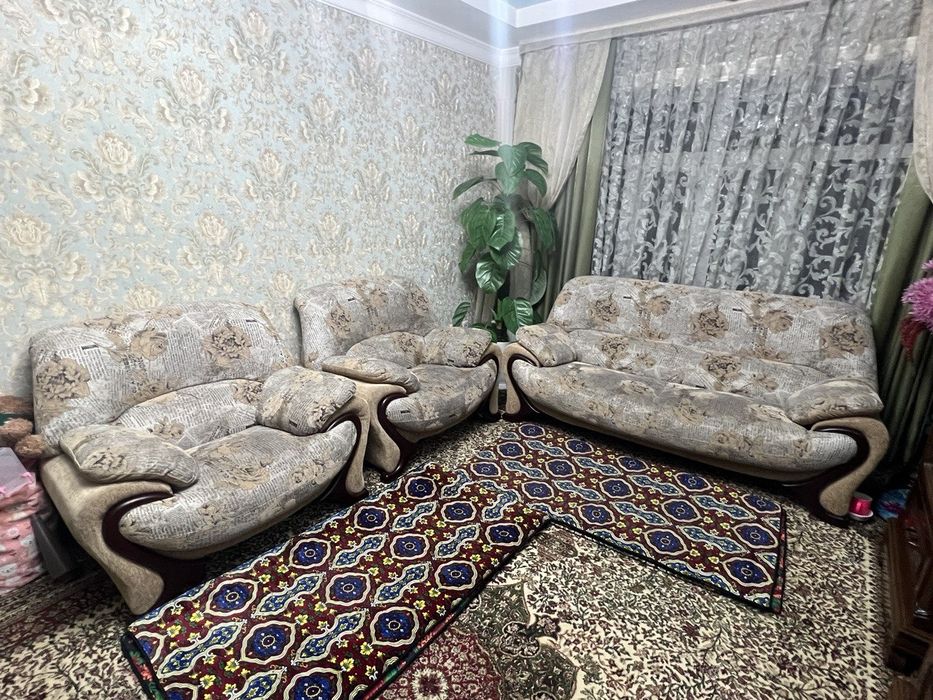 Диван с креслом, эргономичный фасон