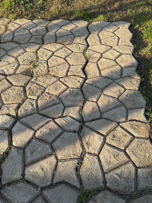 Форма для садовых дорожек.