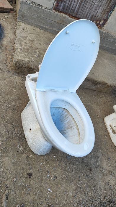 Продается бу унитазы