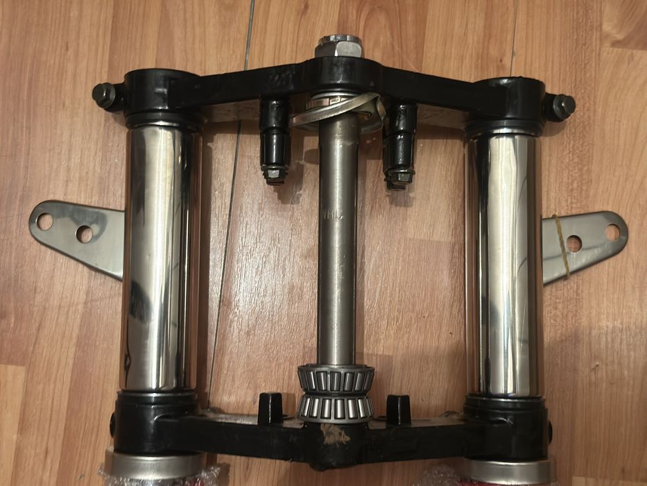 Амортизатор на мотоцикл и трицикл .