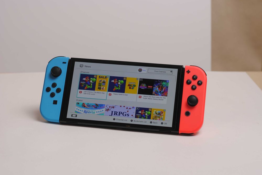 Nintendo Switch ca nou (30h) + Garanție Decembrie 2026 + Cont Zelda BOTW + alte jocuri (1-2 Switch, Neva, Wreckfest)