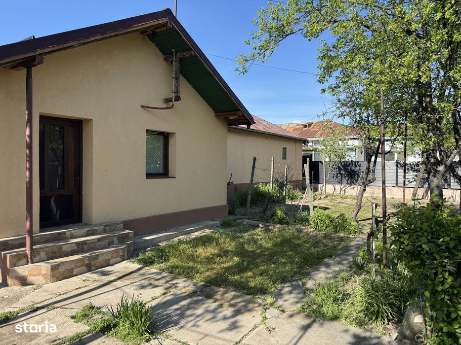 Ulmeni, Buzau, Casă cu pivniță și curte mare în mediul rural