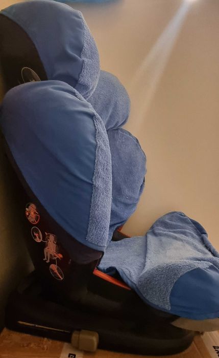 Кошче със стойка, легло, количка, столчета за кола и дрешки подарък