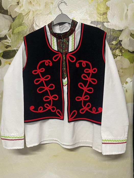 Мъжка народна носия със ширити