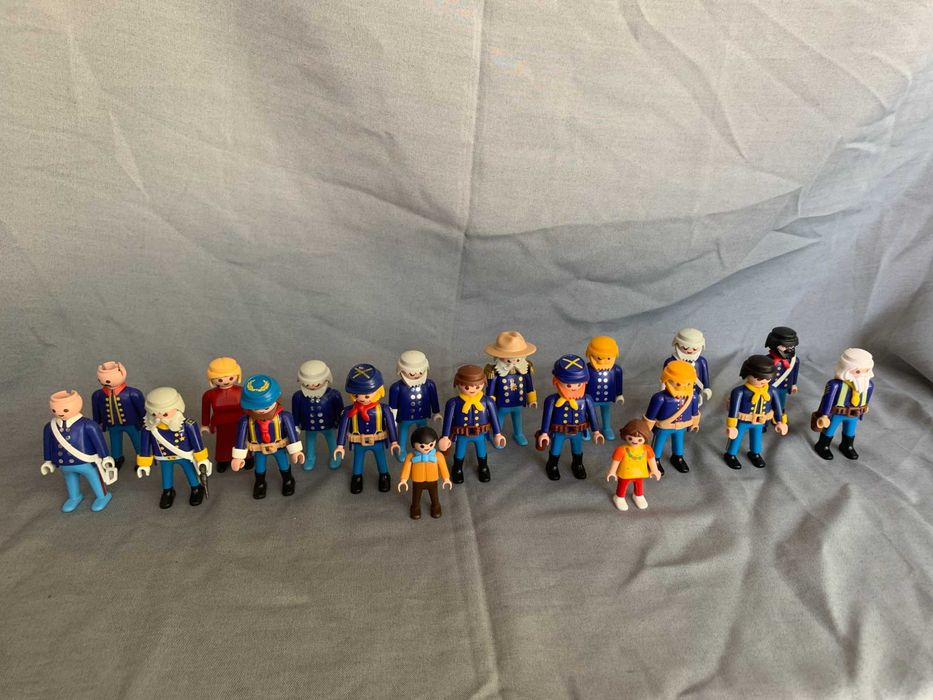 играчки фигурки  Playmobil 19 войници фигурки / geobra