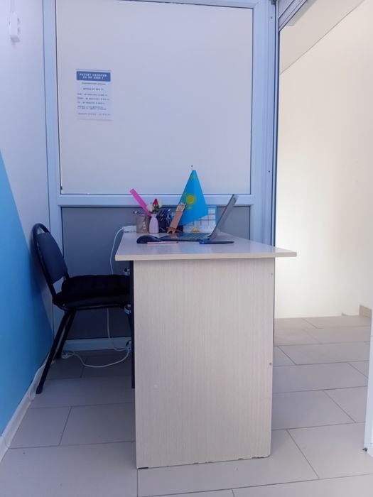Стол парта тарпасымен