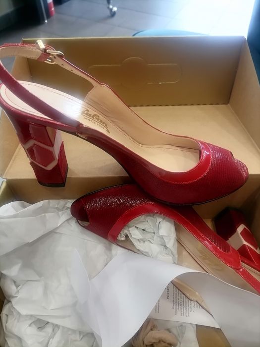 Vând Pantofi marca  Guban